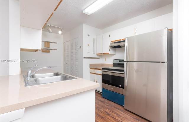 18310 NW 68th Ave photos photos