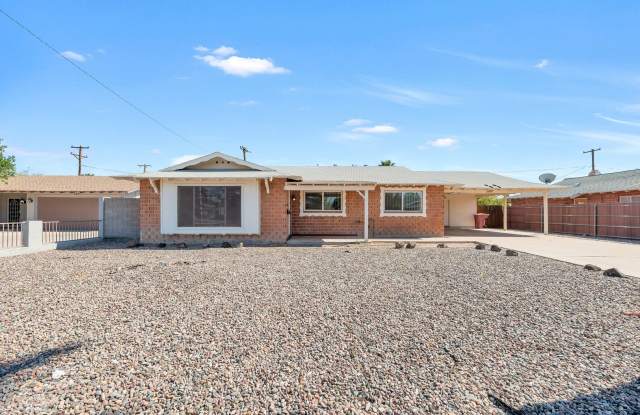 Great 3 Bedroom! South Scottsdale. Chef's Kitchen! Gas Cooktop! Large Yard! photos photos Great 3 Bedroom! South Scottsdale. Chef's Kitchen! Gas Cooktop! Large Yard! photos photos