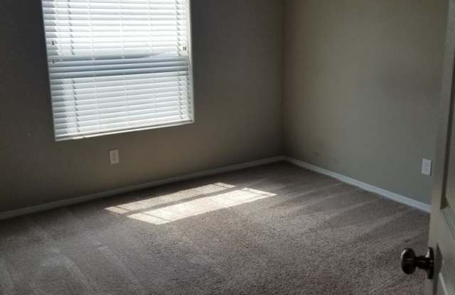 Great single level floor plan in nice neighborhood. Gorgeous yard, fully fenced. Gallery 4