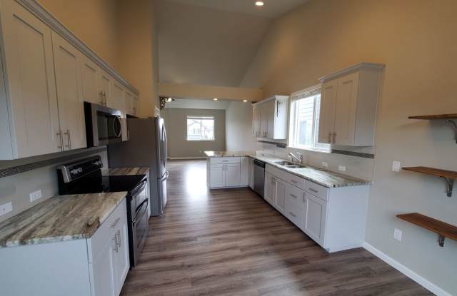 Beautiful Newer 4 Bedroom In Tahoma Terra Neighborhood! Gallery 4
