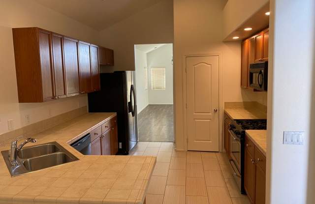 3317 Perching Bird. 3 Bed + Loft / Downstairs Master Bed with Full Bath Gallery 4