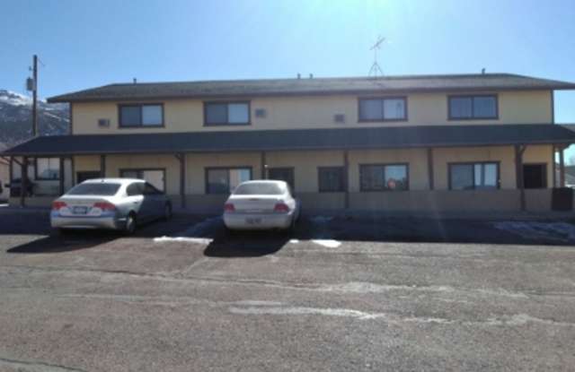 3 bedroom 3 bath apartment close to town! Gallery 3