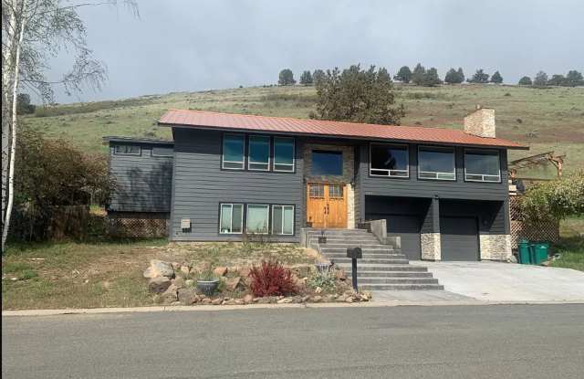 4 Bedroom, 3 Bathroom Home - Located in Moyina Heights! photos photos