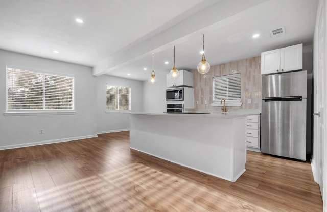 Completely renovated 2/1 on Golf Course! - 1414 Shallow Brook, Tallahassee, FL 32301 Completely renovated 2/1 on Golf Course! - 1414 Shallow Brook, Tallahassee, FL 32301