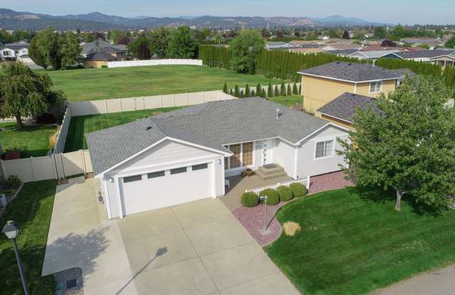 3 Bed 2 Bath fully updated home adjacent to park & shopping photos photos