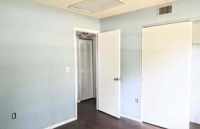 610 20th Lane East, BUILDING 1 Gallery 3