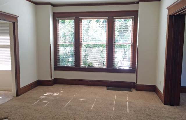 SPECIAL: First Month Rent FREE! 4 bedroom w/ bonus room in the heart of Corvallis! Gallery 4