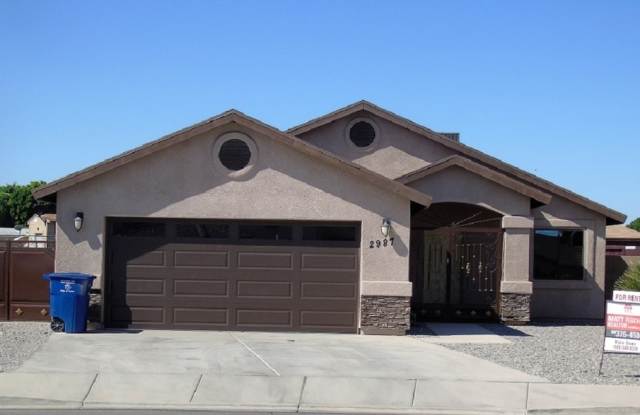 Newer 3 bedroom 2 bath home is West Yuma photos photos