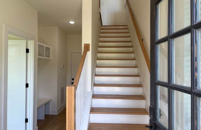 Gorgeous Brick 3 bed/3 bath Rental Available! Gallery 1