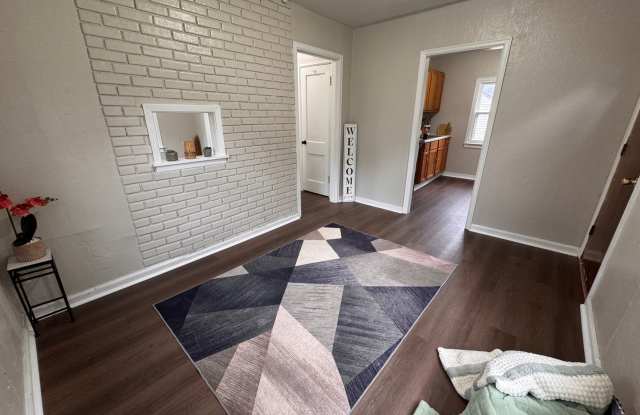 1 bed, 1 bath home for rent in quiet Waterloo neighborhood Gallery 1