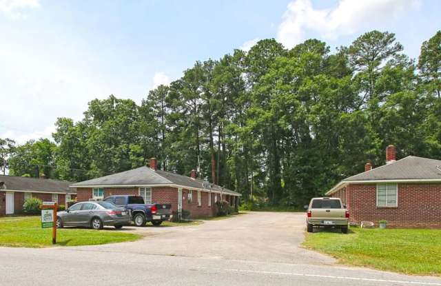 2 Bedroom, 1 Bath in West Columbia - Available NOW! - 811 Central Drive, West Columbia, SC 29169