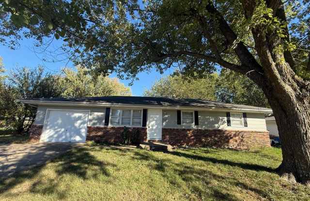 3 Bedroom 1 Bath with 1 Car Garage! Gallery 1