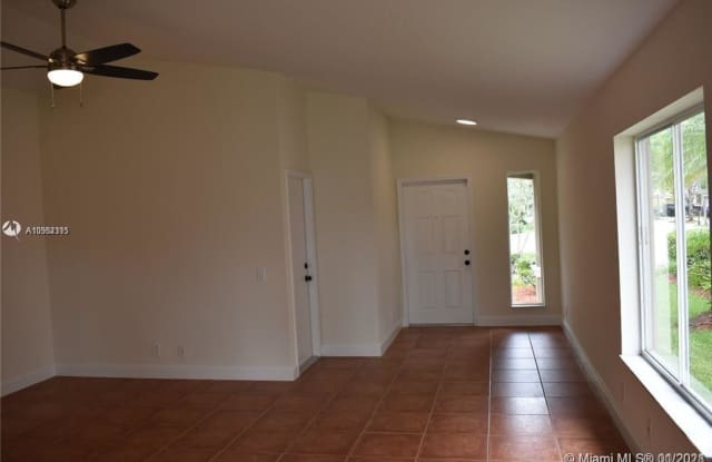 818 Golden Cane Dr Gallery 3