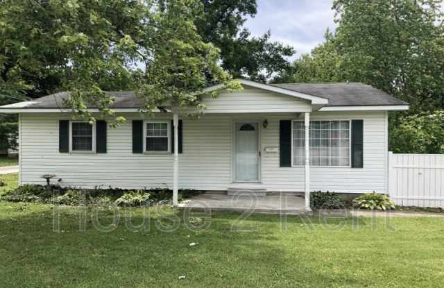 407 Layman St - 407 Layman St, Benton, IL 62812