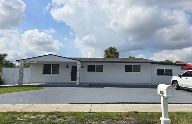 11984 SW 195th St photos photos