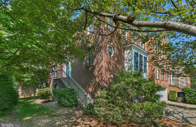 100 SHEPHERDSON LANE NE - 100 Shepherdson Lane Northeast, Vienna, VA 22180