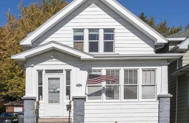 Available July 1st - 2 Bed, 1 Bath Open Concept Home photos photos
