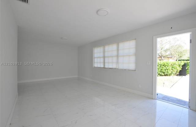 10504 SW 77th Ct Gallery 2