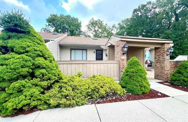 25102 HAMILTON COURT #5 - 25102 Hamilton Court, South Lyon, MI 48178