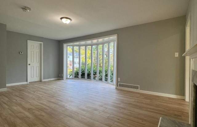 5735 EUCLID photos photos