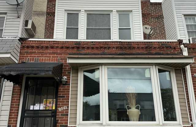 3 Bed 1 Bath Townhome in Elmwood photos photos