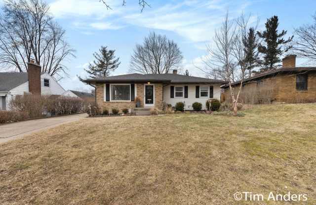 2427 Sinclair Avenue NE photos photos