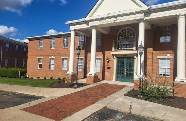 1765 Merriman Road unit: 100 photos photos