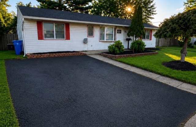 Large 4 bed 2 bath updated home in Levittown Pa photos photos