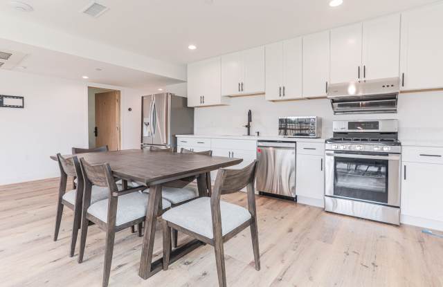 1545 W 36th Place - Co-Living Gallery 3