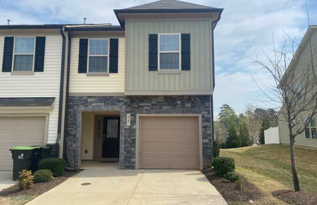 **Charming 3/2.5 Townhome in Clayton** Gallery 3