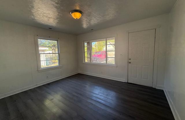 Cute 2 bedroom 1 bath home Gallery 3