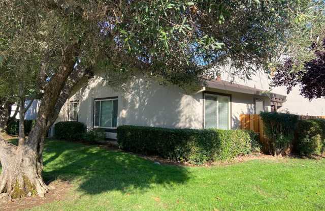 2244 Baywater Lane Gallery 2