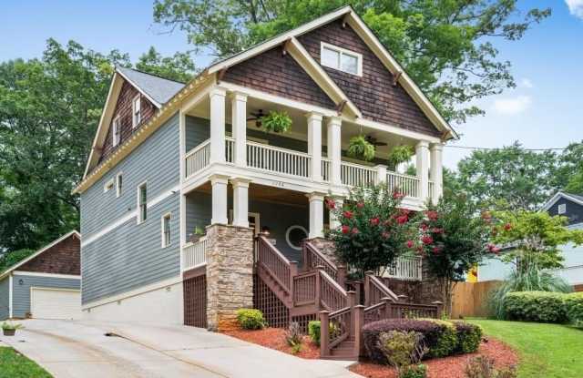 2288 Oakview Road NE photos photos