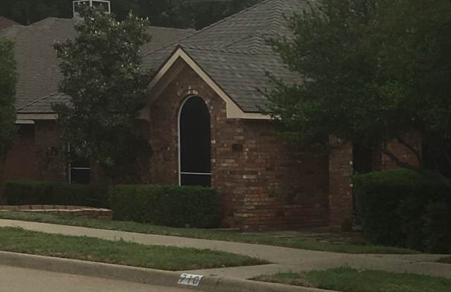 708 W Willow Oak Dr Gallery 3