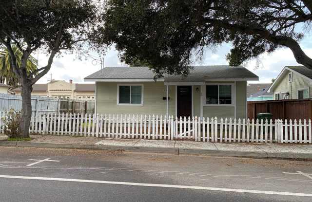 Two bedroom one bath house walking distance to Navy Postgraduate School. photos photos
