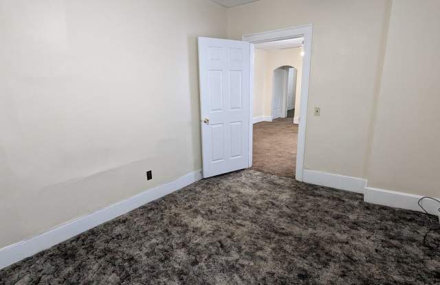 Spacious 2-Bedroom Apartment near downtown Massillon Gallery 4