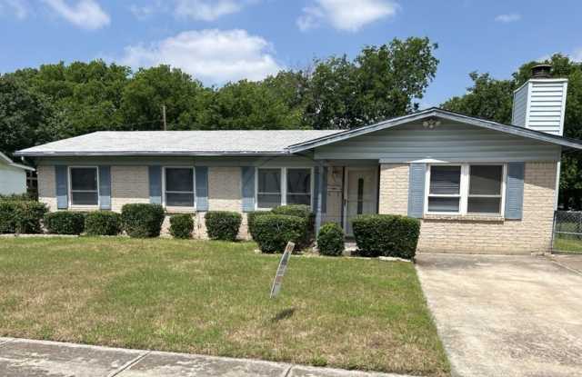 307 Currie - 3-bedroom home with additional features photos photos