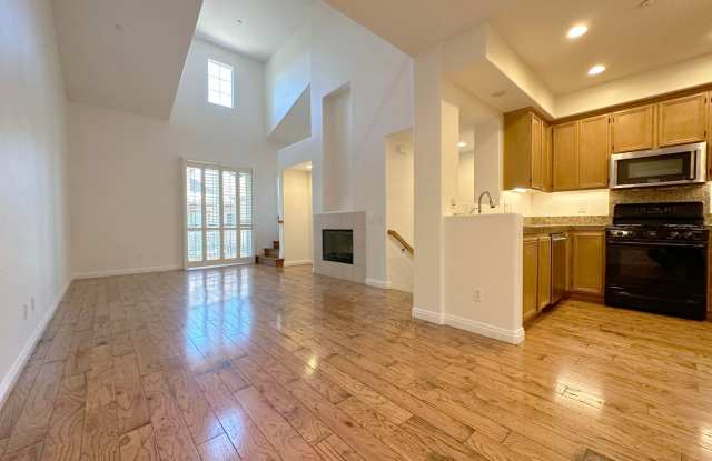 2 BEDROOM 2.5 BATHROOM WITH LOFT HOME IN HIGHLY DESIRED BERKSHIRE TRACK photos photos