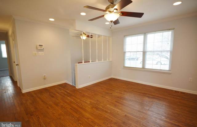 5939 PLUMWOOD LANE Gallery 2