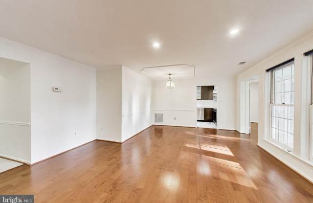 5707 BREWER HOUSE Circle Gallery 4