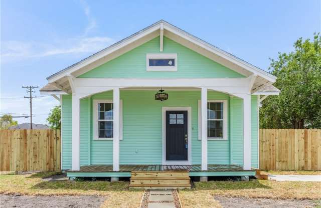 228 E Avenue G photos photos