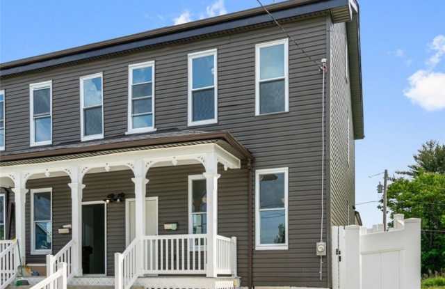 151 Meadow St - 151 Meadow Street, Pittsburgh, PA 15206 151 Meadow St - 151 Meadow Street, Pittsburgh, PA 15206