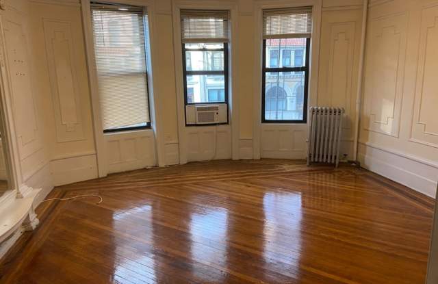 558 7th Street Gallery 2