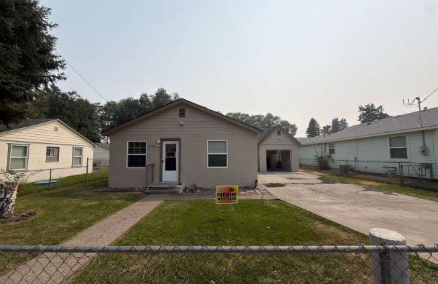 Freshly remodeled 3br 1ba, garage, LVP Flooring throughout. photos photos