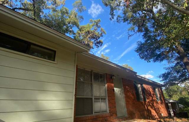 AVAILABLE NOW 3 BEDROOM 2 BATH SINGLE STORY Gallery 1