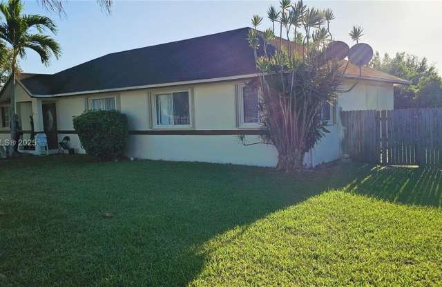 326 NW 8th Ave photos photos