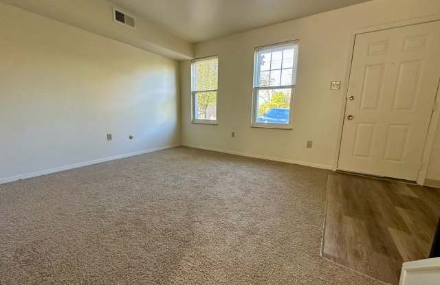 North Hills 3 Bedroom Townhome! In-Unit Washer & Dryer + Equipped Kitchen with Dishwasher! Call Today! Gallery 3
