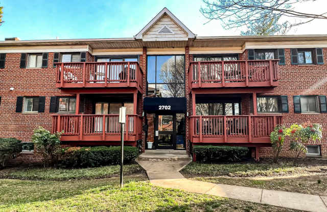 Gorgeous 3 Bedroom 2 Bathroom Unit With Sunroom In Serene Seminary Walk photos photos