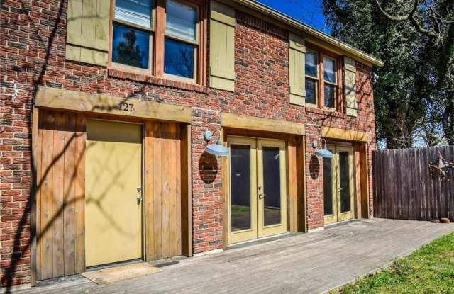 Unique with a Artsy Flare    2 Bed/1.5 Bath in Edgemere Park $995/month! photos photos