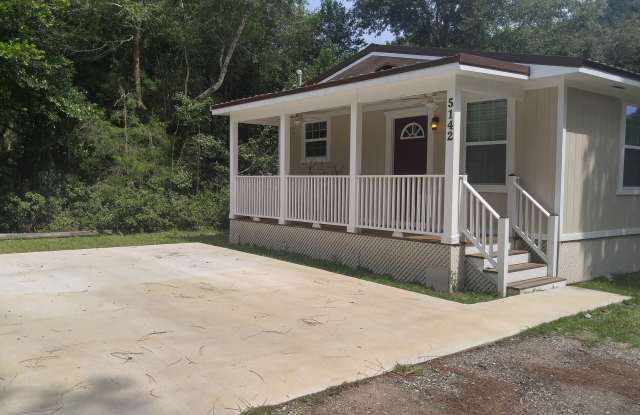 Totally renovated 1BR/1BA cottage, minutes to I10, NAS and beaches - 5142 Regalo Drive, Bellview, FL 32526